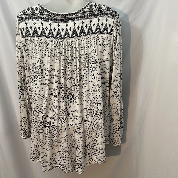 Lucky Brand Black and White V Neck Long Sleeve Blouse Notch Embroidery Size 1XL - Picture 5 of 8